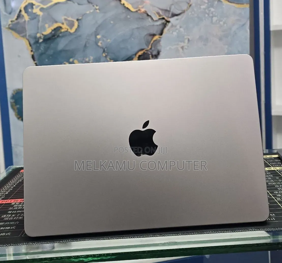 New Laptop Apple MacBook Air 2022 M2 16GB Apple M2 SSD 512GB