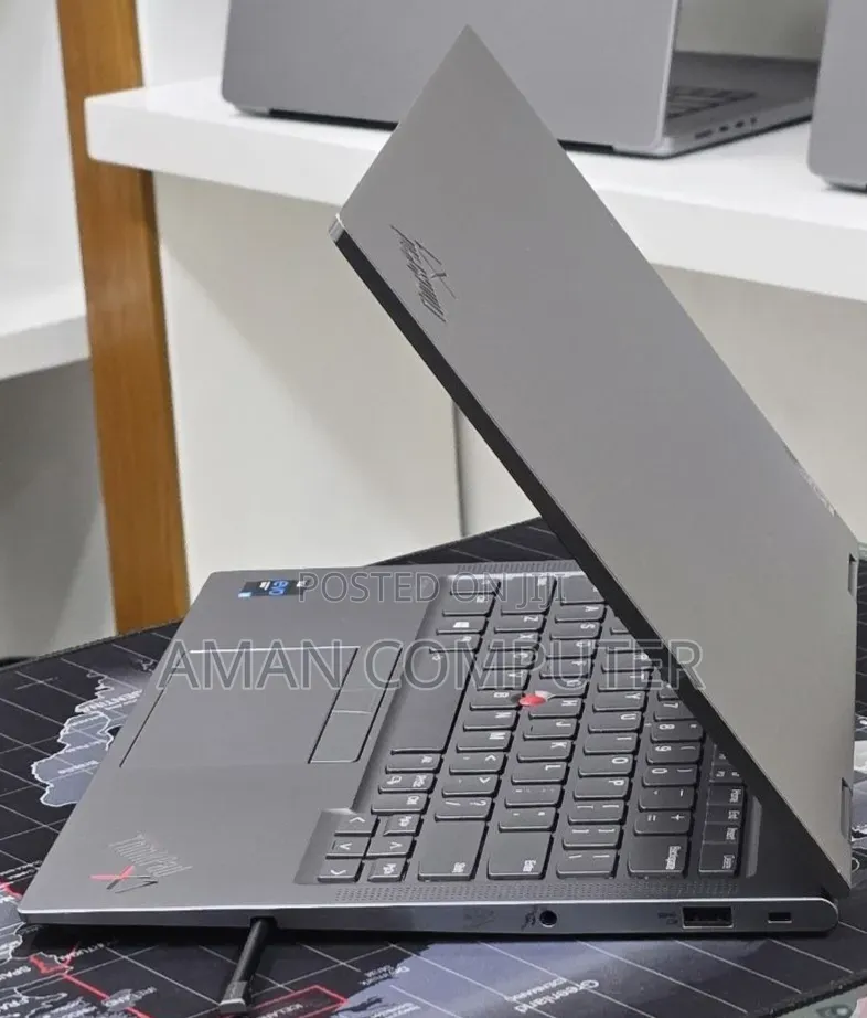 New Laptop Lenovo ThinkPad X1 Yoga 16GB Intel Core i5 SSD 512GB