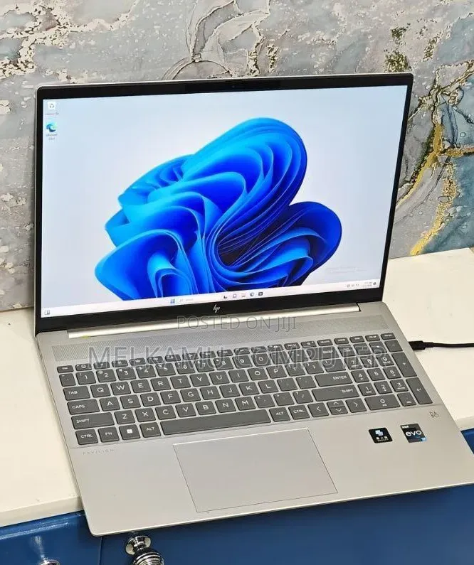 New Laptop HP Pavilion 17 16GB Intel Core i7 SSD 1T