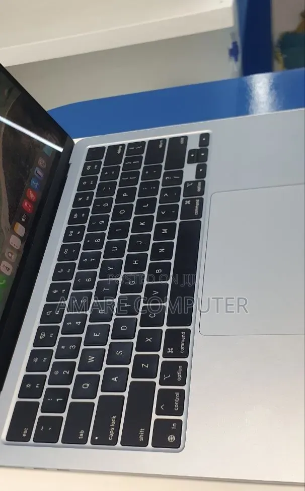 New Laptop Apple MacBook Air 2025 M4 16GB Apple M4 SSD 512GB