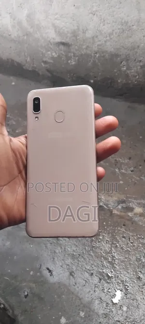 New Samsung Galaxy A20 32 GB Rose Gold