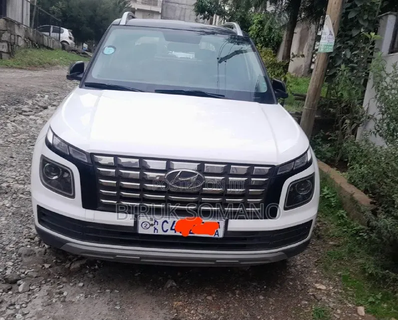 Hyundai Venue 2023 White
