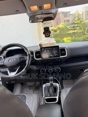 Hyundai Venue 2023 White