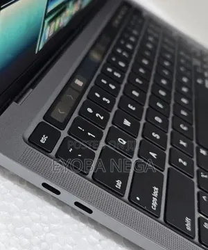 Laptop Apple MacBook Pro 2022 M2 8GB Apple M2 SSD 256GB