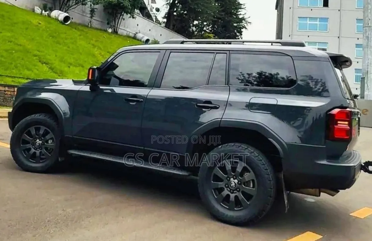 Toyota Land Cruiser Prado 2024 Black