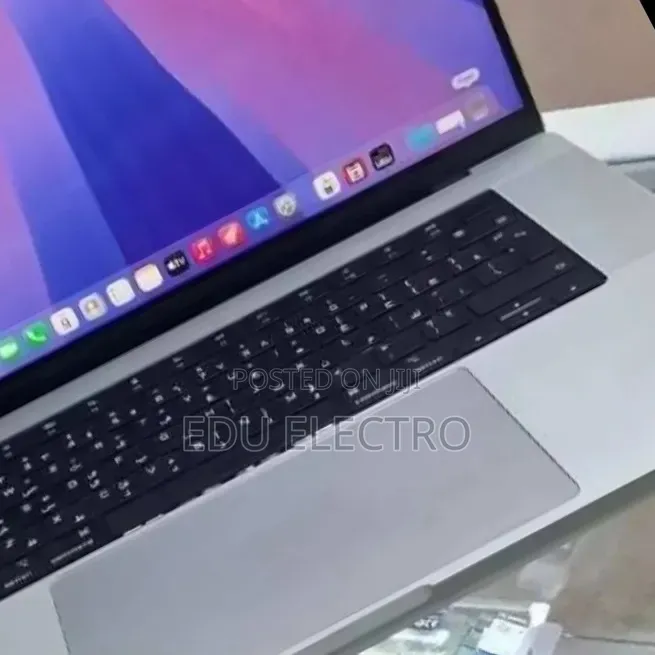 New Laptop Apple MacBook Pro 2021 M1 32GB Apple M1 Pro SSD 512GB