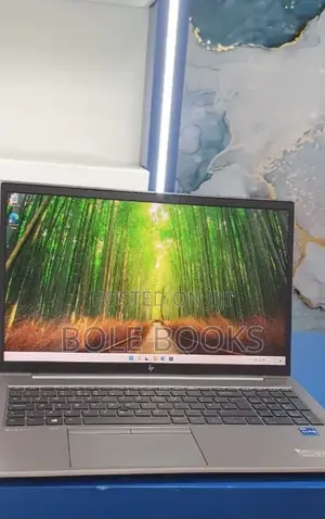 New Laptop HP ZBook Firefly 14 G10 16GB Intel Core i7 SSD 512GB