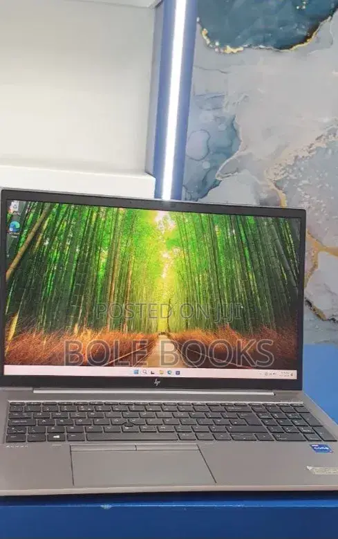 New Laptop HP ZBook Firefly 14 G10 16GB Intel Core i7 SSD 512GB