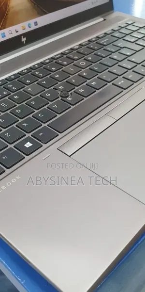 New Laptop HP ZBook Firefly 14 G10 16GB Intel Core i7 SSD 512GB