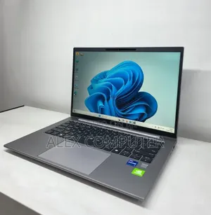 New Laptop HP ZBook Firefly G9 16GB Intel Core i7 SSD 512GB