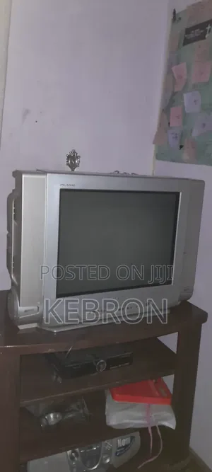 የድሮ ያገለገሉ ቴሌቪዥን