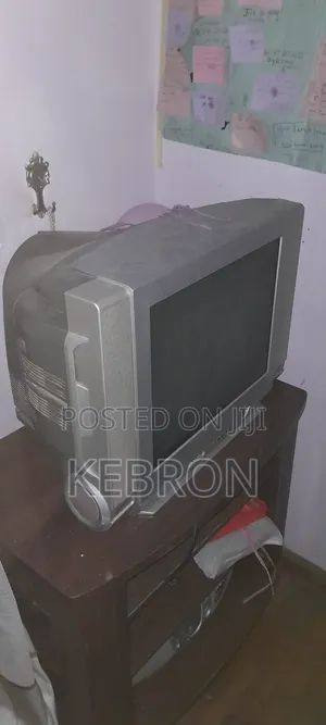 የድሮ ያገለገሉ ቴሌቪዥን
