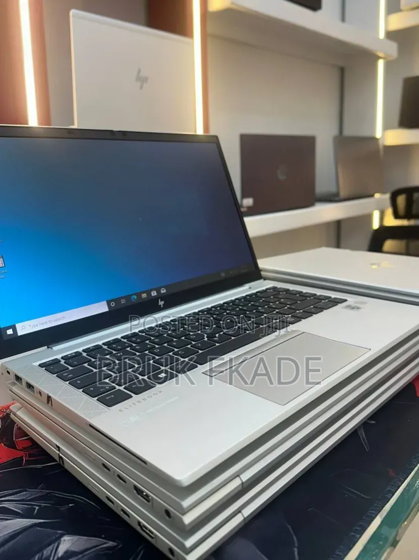 New Laptop HP EliteBook 830 G8 16GB Intel Core i7 SSD 512GB