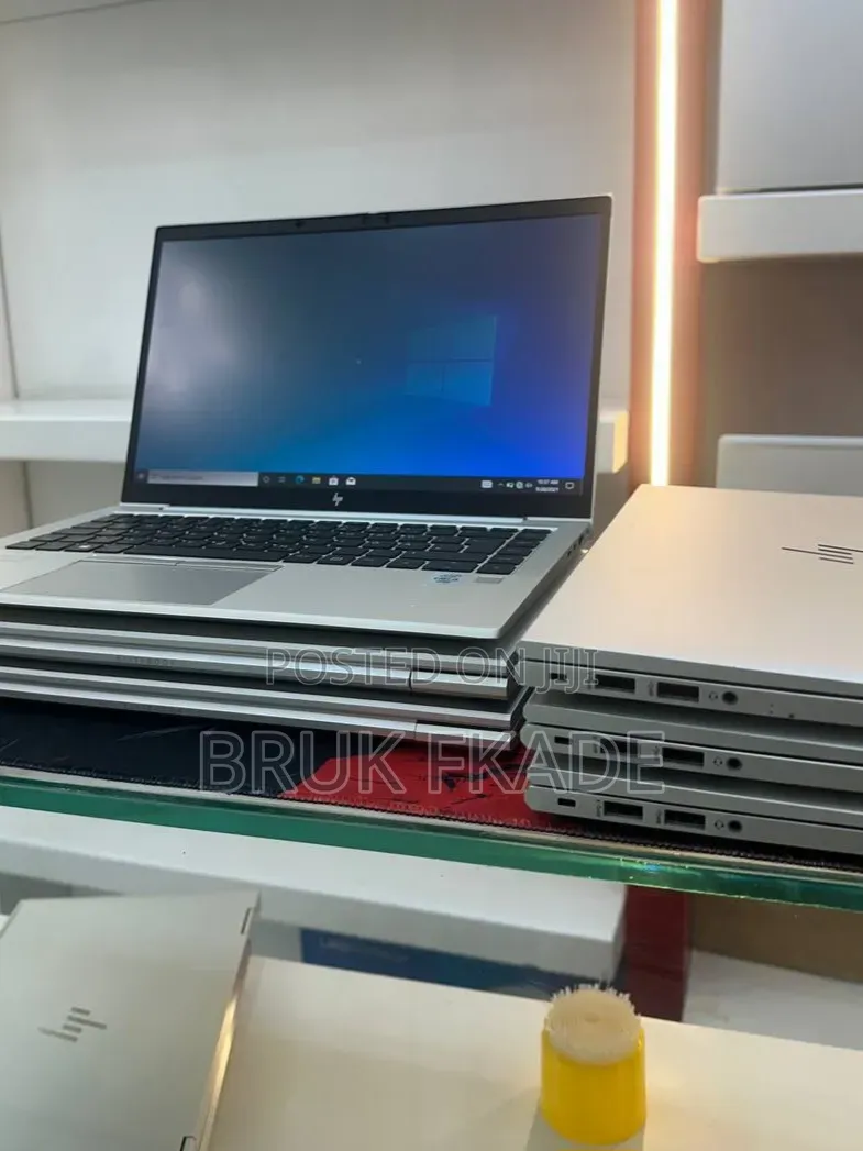New Laptop HP EliteBook 830 G8 16GB Intel Core i7 SSD 512GB