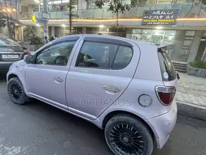 Toyota Vitz 2001 Pink