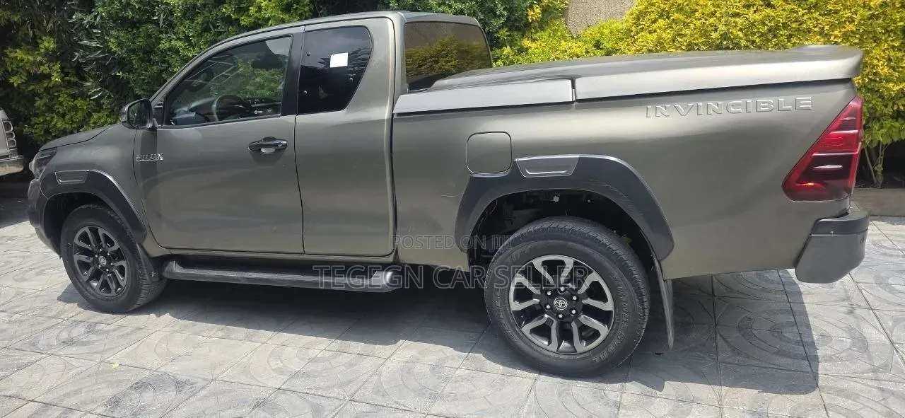 Toyota Hilux 2021 Gray
