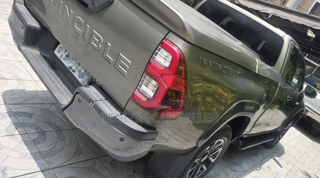 Toyota Hilux 2021 Gray