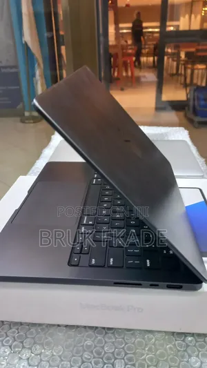 New Laptop Apple MacBook Pro 2025 M5 16GB Apple M5 Pro SSD 512GB
