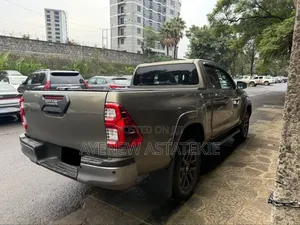 Toyota Hilux 2021 Gray