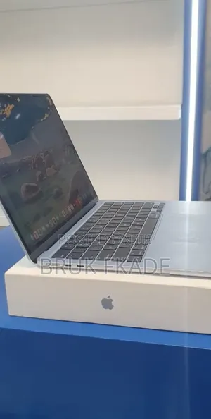 New Laptop Apple MacBook Air 2025 M4 16GB Apple M4 SSD 512GB