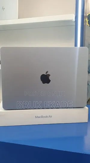 New Laptop Apple MacBook Air 2025 M4 16GB Apple M4 SSD 512GB