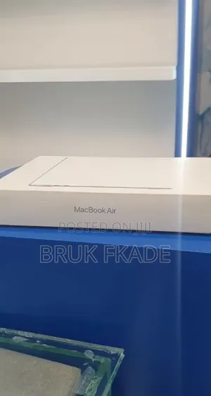 New Laptop Apple MacBook Air 2025 M4 16GB Apple M4 SSD 512GB