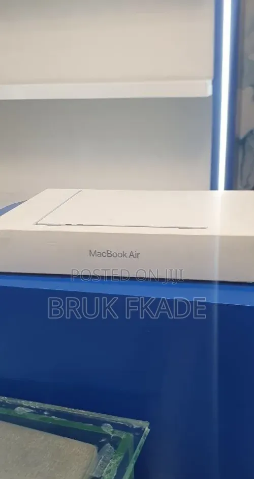 New Laptop Apple MacBook Air 2025 M4 16GB Apple M4 SSD 512GB