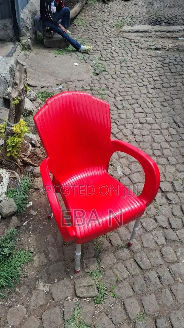 Metal Leg Plastic Cafe Chair