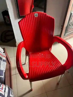 Metal Leg Plastic Cafe Chair