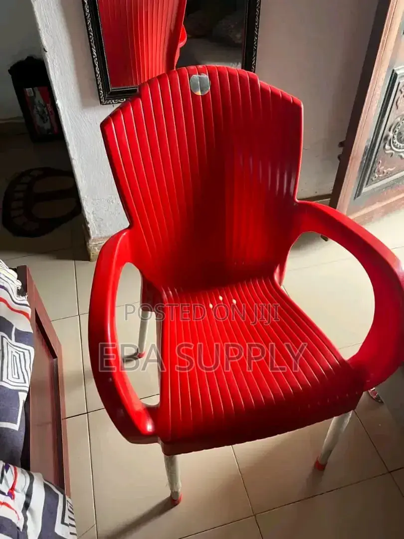 Metal Leg Plastic Cafe Chair