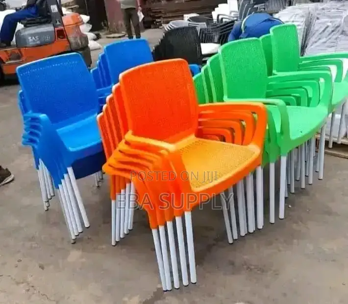 Metal Leg Plastic Cafe Chair