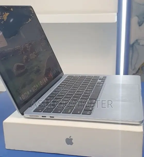 New Laptop Apple MacBook Air 2025 M4 16GB Apple M4 SSD 512GB