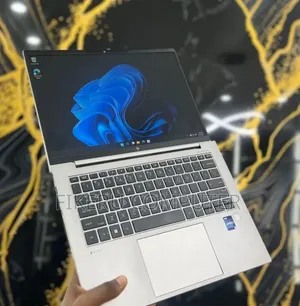 New Laptop HP ZBook Firefly 16 G10 16GB Intel Core i7 SSD 512GB
