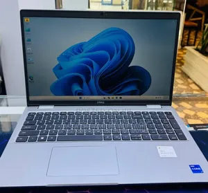New Laptop Dell Precision 3581 16GB Intel Core i7 SSD 512GB