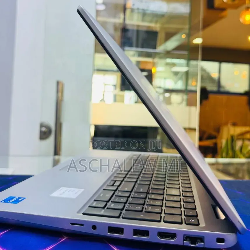 New Laptop Dell Precision 3581 16GB Intel Core i7 SSD 512GB