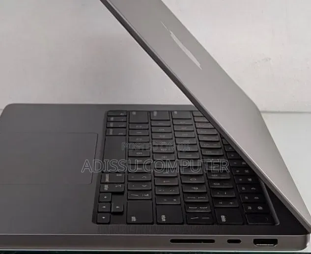 New Laptop Apple MacBook Pro 2019 16GB Apple M1 Pro SSD 512GB