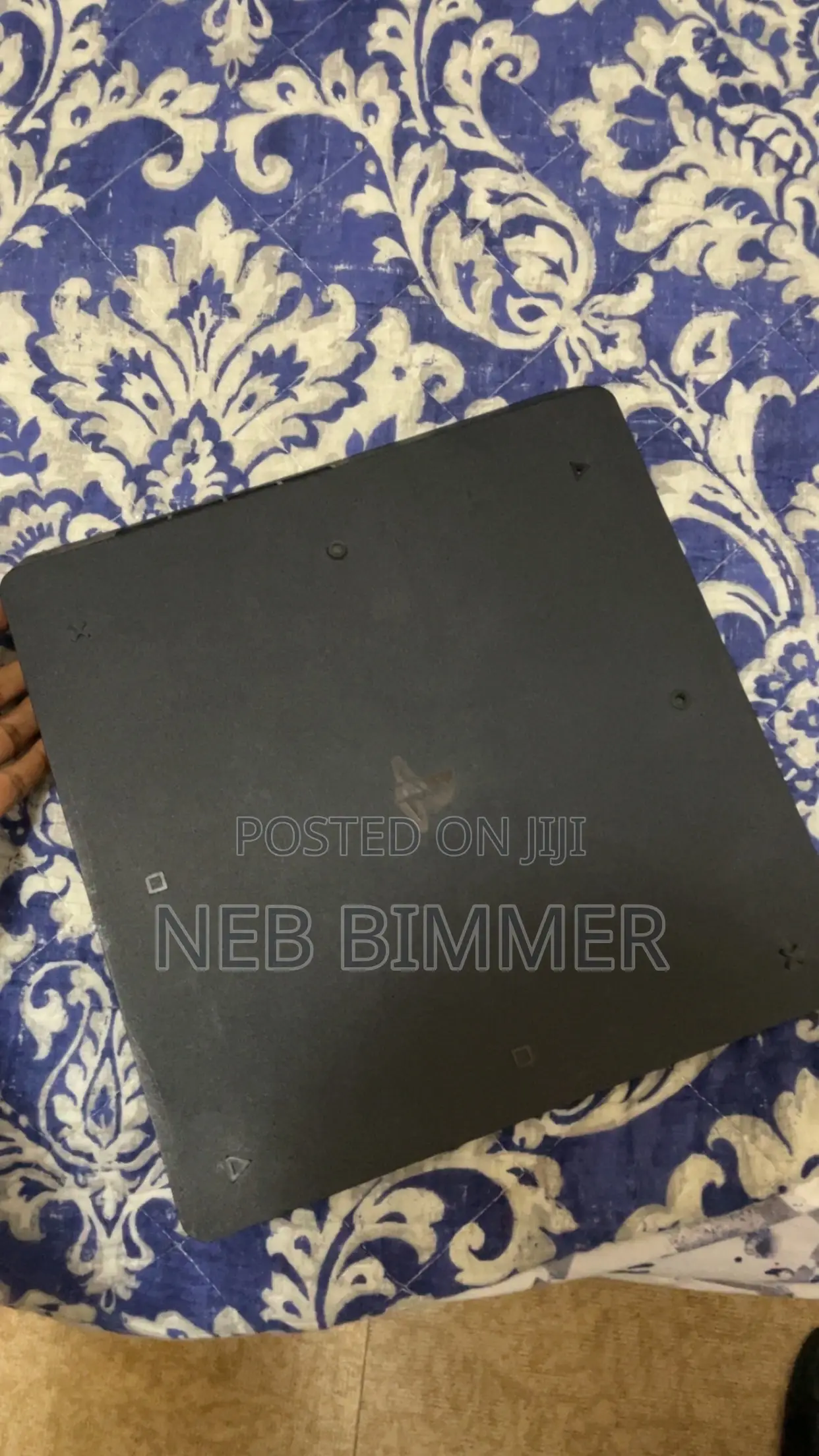 PlayStation 4 (Slim)