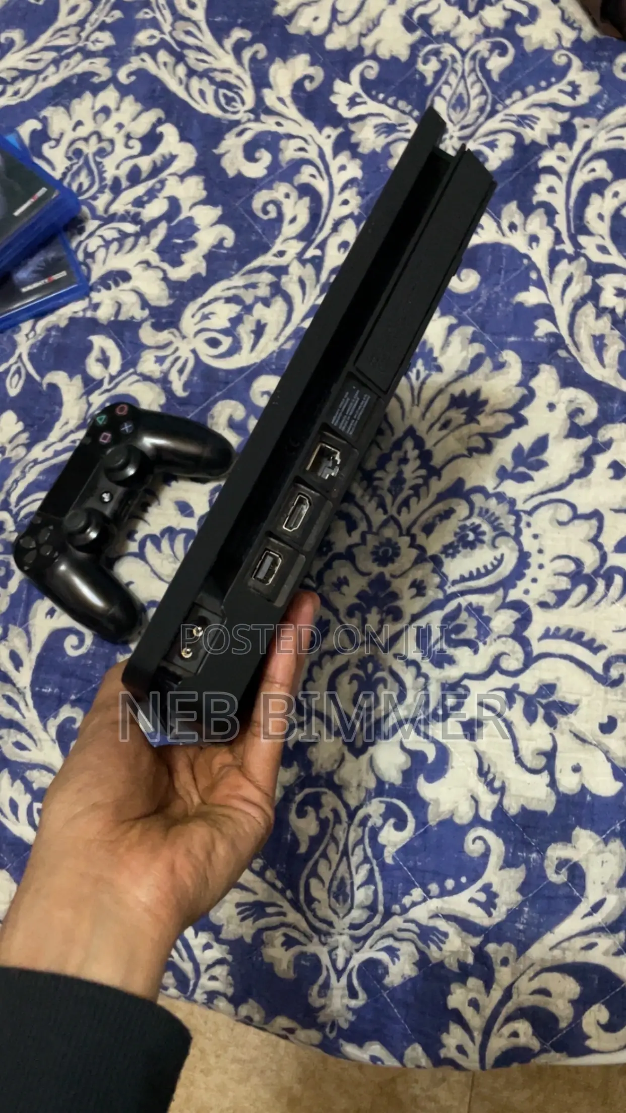 PlayStation 4 (Slim)