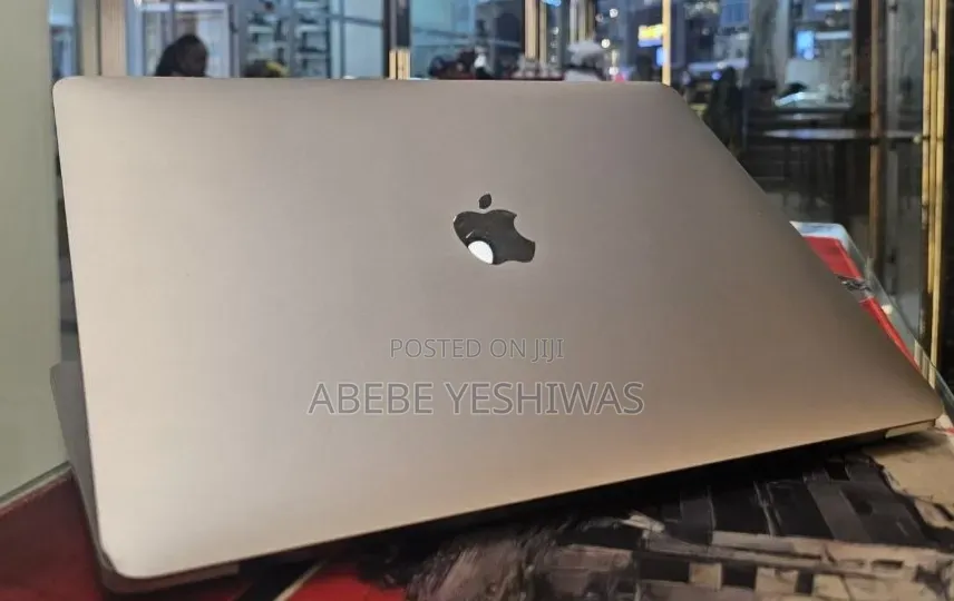 New Laptop Apple MacBook Pro 2020 M1 16GB Apple M2 SSD 256GB