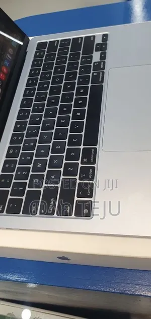 New Laptop Apple MacBook Air 2025 M4 16GB Apple M4 SSD 512GB