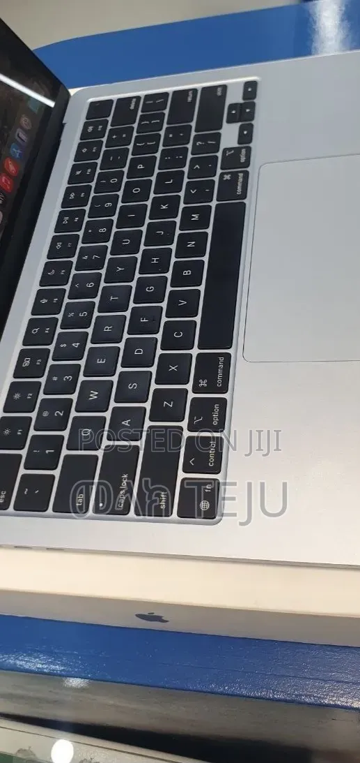 New Laptop Apple MacBook Air 2025 M4 16GB Apple M4 SSD 512GB