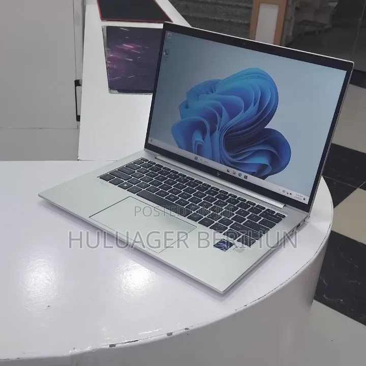 New Laptop HP EliteBook 840 10 16GB Intel Core i7 SSD 512GB