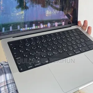 New Laptop Apple MacBook Pro 2024 M4 16GB Apple M4 SSD 512GB