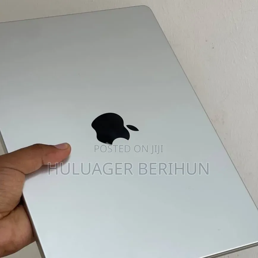 New Laptop Apple MacBook Pro 2024 M4 16GB Apple M4 SSD 512GB