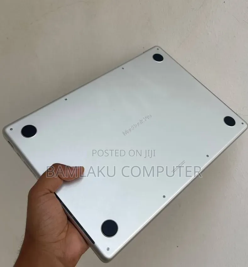 New Laptop Apple MacBook Pro 2024 M4 16GB Apple M4 Pro SSD 512GB