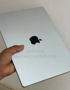 New Laptop Apple MacBook Pro 2024 M4 16GB Apple M4 Pro SSD 512GB