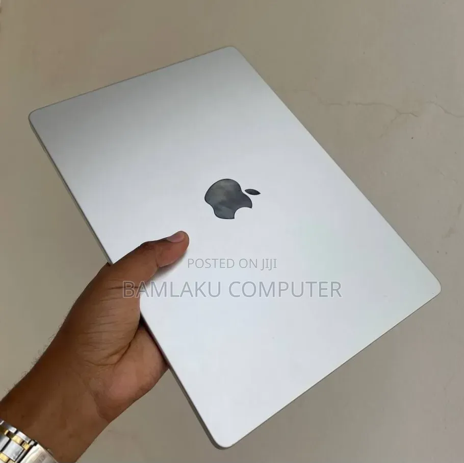 New Laptop Apple MacBook Pro 2024 M4 16GB Apple M4 Pro SSD 512GB