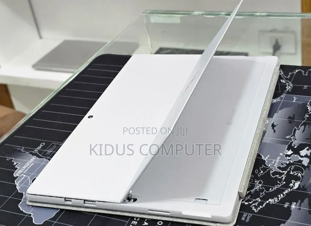 New Laptop Microsoft Surface 8GB Intel Core i7 SSD 256GB
