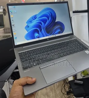 New Laptop HP ZBook Firefly 15 G7 16GB Intel Core i7 SSD 512GB