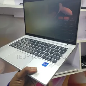 New Laptop HP EliteBook 830 8GB Intel Core i5 SSD 512GB